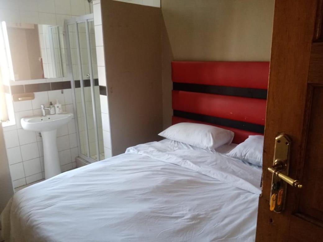 Ebony Guest House Pretoria Exterior photo