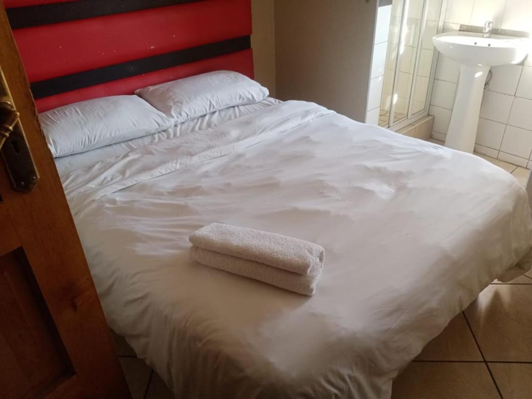 Ebony Guest House Pretoria Exterior photo